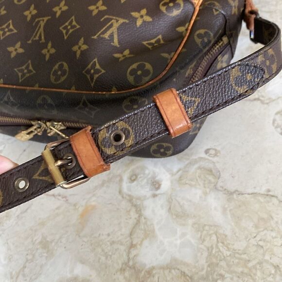 Authentic Louis Vuitton Monogram Danube GM Unisex Shoulder Crossbody Bag - Picture 9 of 16